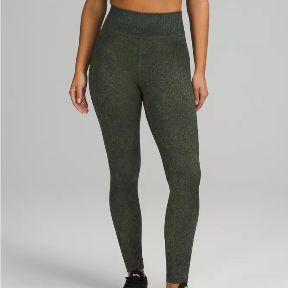 NWOT lululemon Ebb to Train SHR Tight 25"